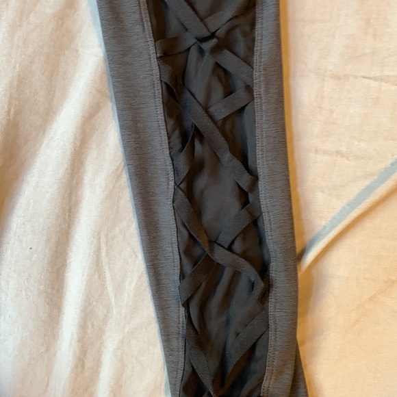 PINK leggings with mesh on sid - Picture 3 of 4